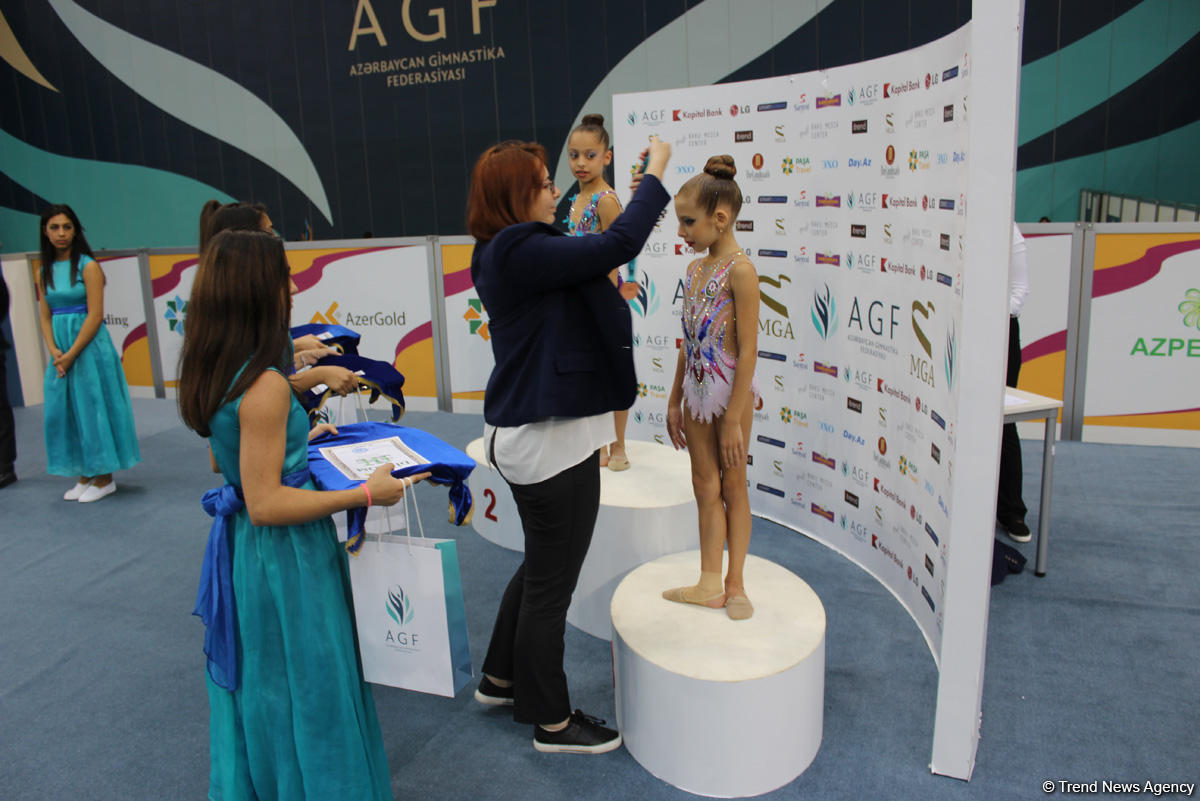 Bədii gimnastika üzrə Azərbaycan çempionatında mükafatlandırma mərasimi keçirilib (FOTO)