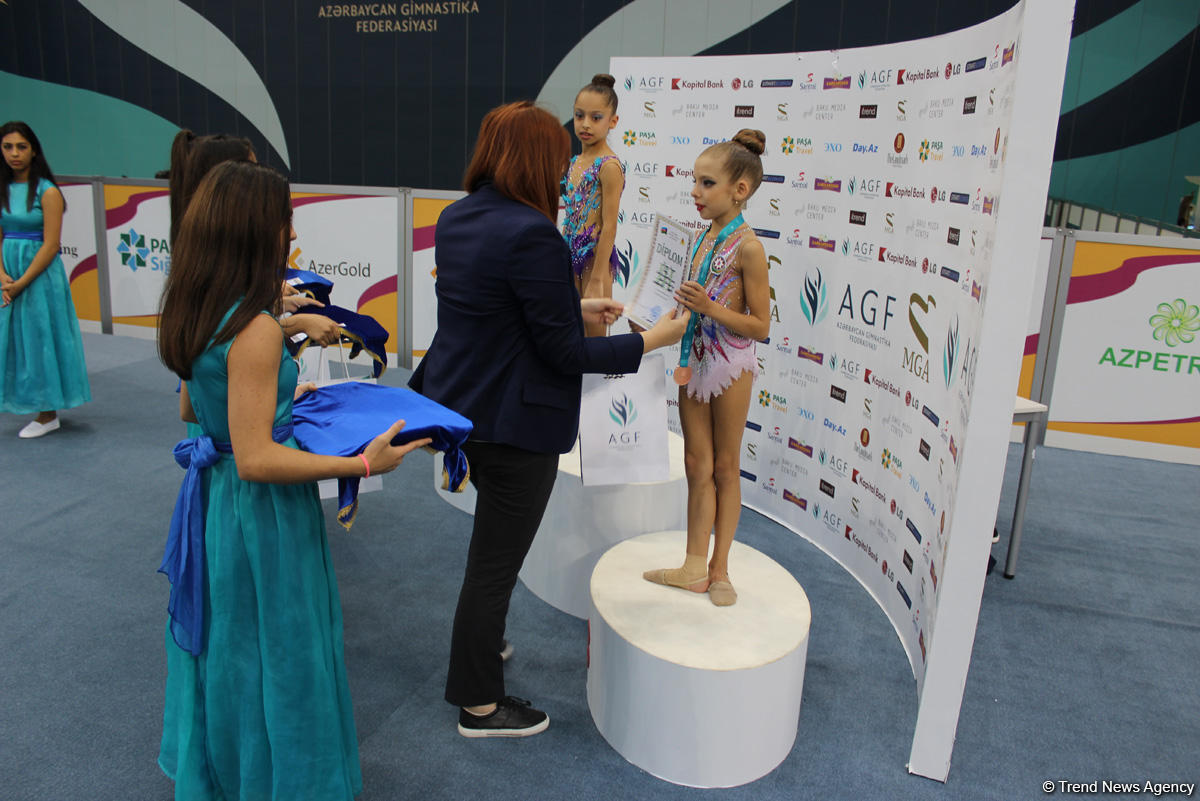 Bədii gimnastika üzrə Azərbaycan çempionatında mükafatlandırma mərasimi keçirilib (FOTO)