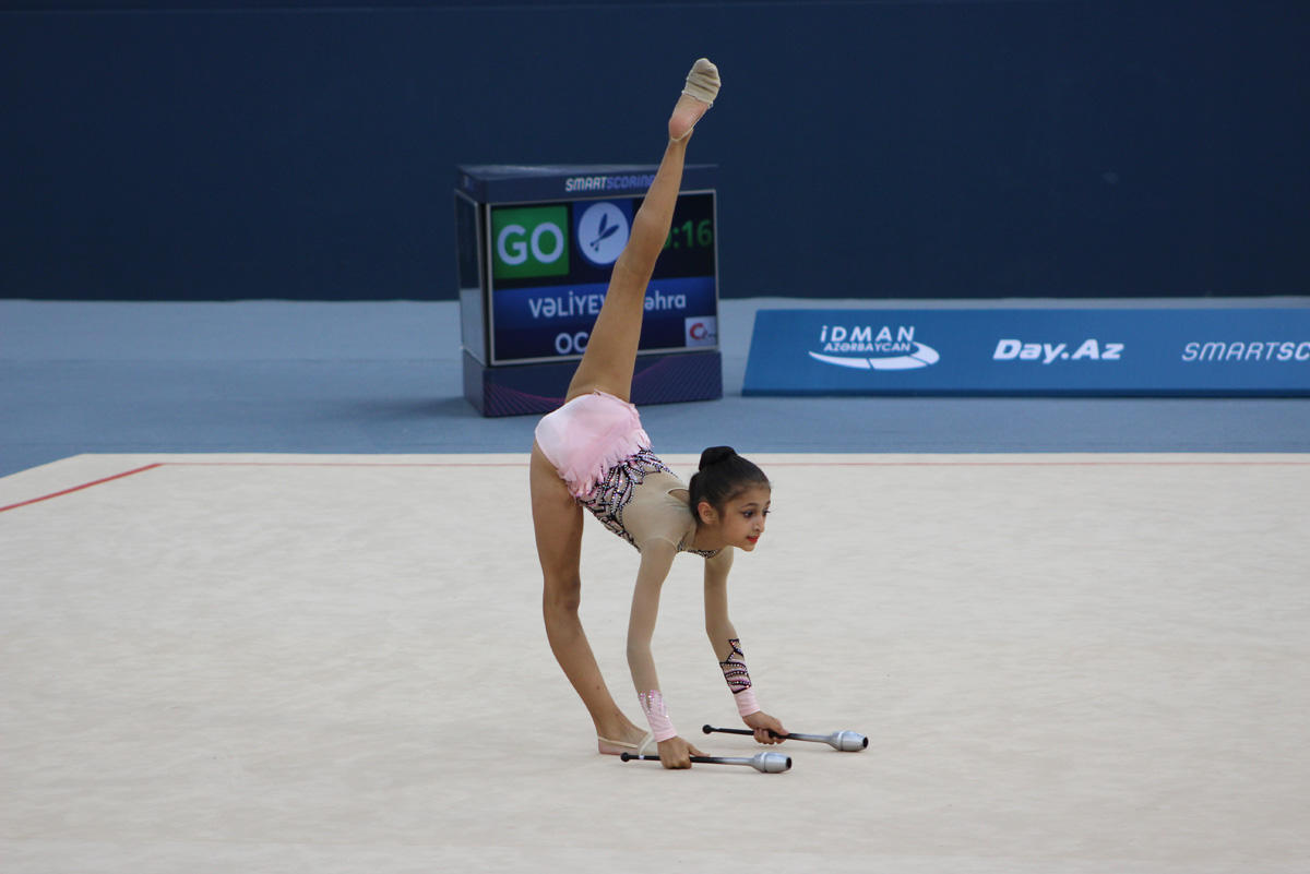 Bədii gimnastika üzrə 25-ci Azərbaycan çempionatı və Bakı birinciliyinin ikinci günündən maraqlı anlar (FOTO)