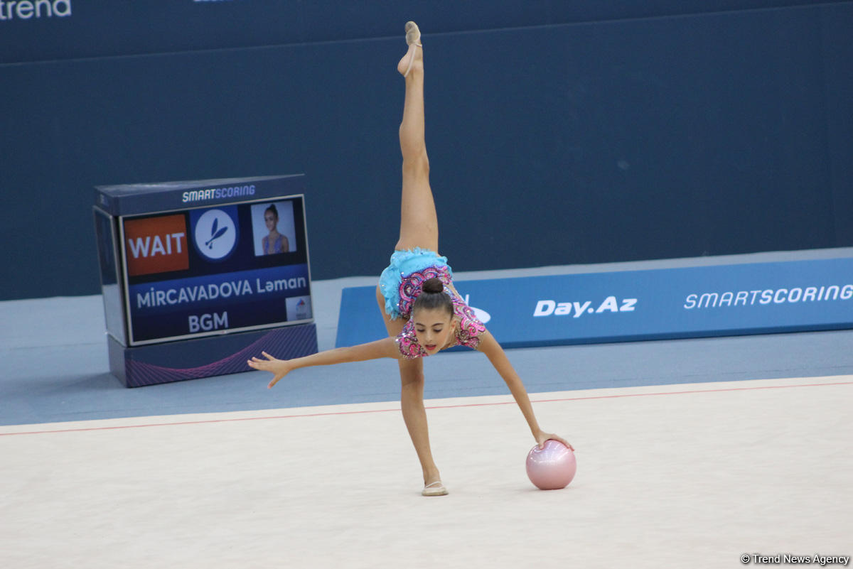 Bədii gimnastika üzrə 25-ci Azərbaycan çempionatı və Bakı birinciliyinin ikinci günü start götürüb (FOTO)