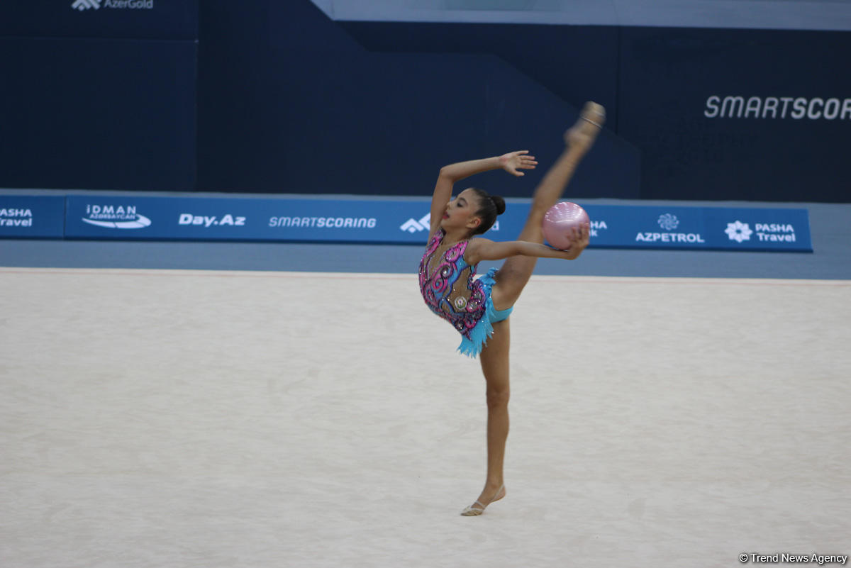Bədii gimnastika üzrə 25-ci Azərbaycan çempionatı və Bakı birinciliyinin ikinci günü start götürüb (FOTO)