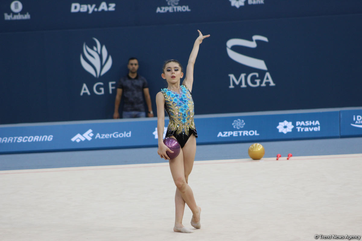 Bədii gimnastika üzrə 25-ci Azərbaycan çempionatı və Bakı birinciliyinin ikinci günü start götürüb (FOTO)