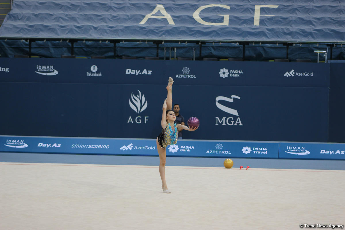Bədii gimnastika üzrə 25-ci Azərbaycan çempionatı və Bakı birinciliyinin ikinci günü start götürüb (FOTO)