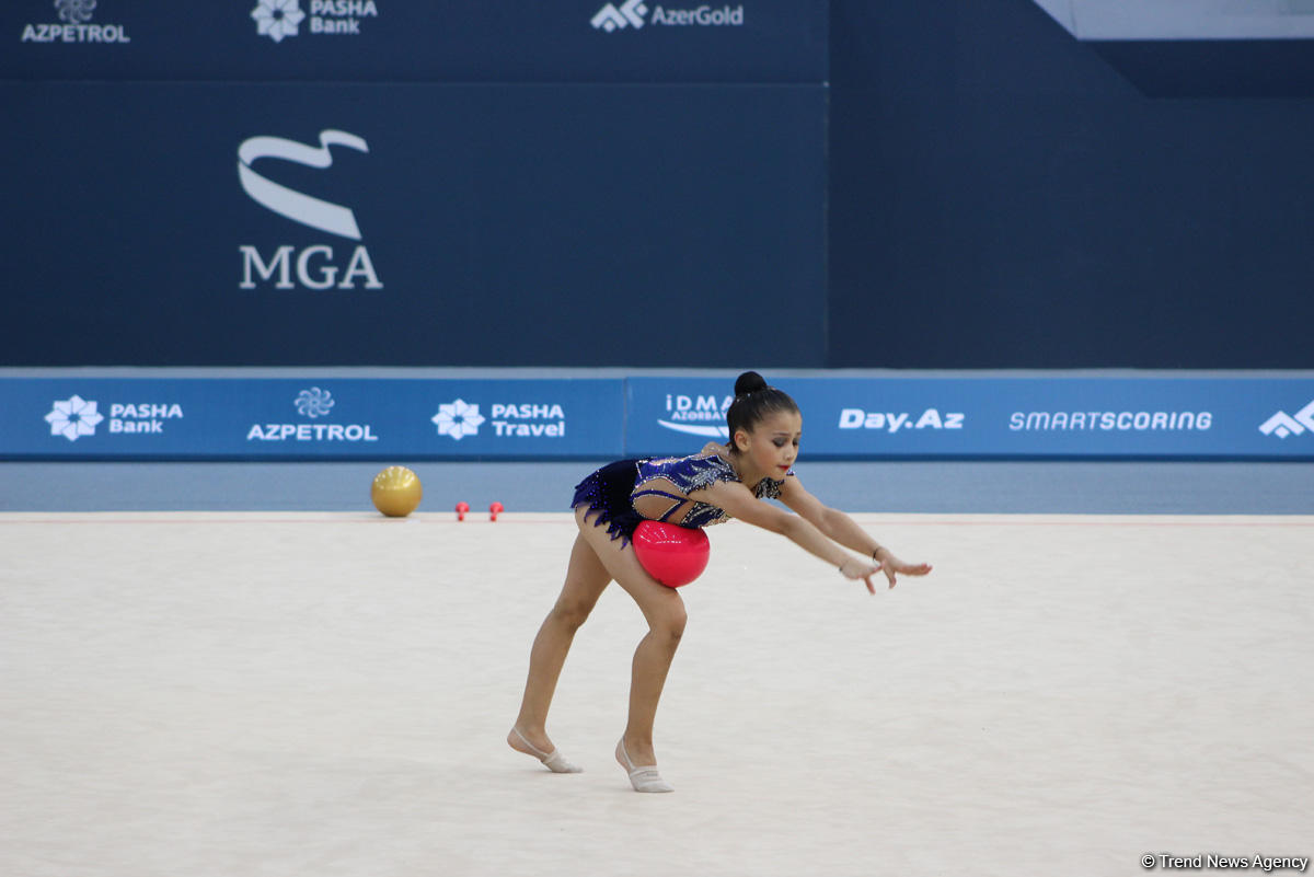 Bədii gimnastika üzrə 25-ci Azərbaycan çempionatı və Bakı birinciliyinin ikinci günü start götürüb (FOTO)