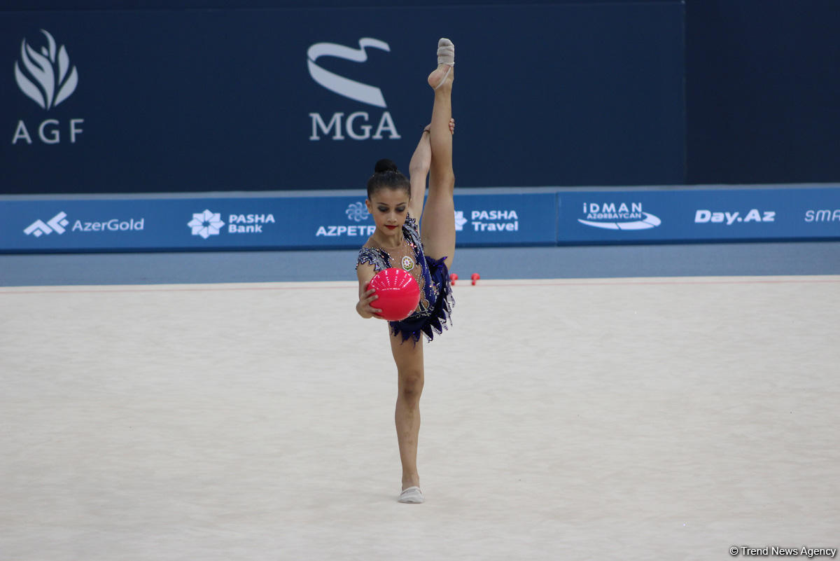 Bədii gimnastika üzrə 25-ci Azərbaycan çempionatı və Bakı birinciliyinin ikinci günü start götürüb (FOTO)