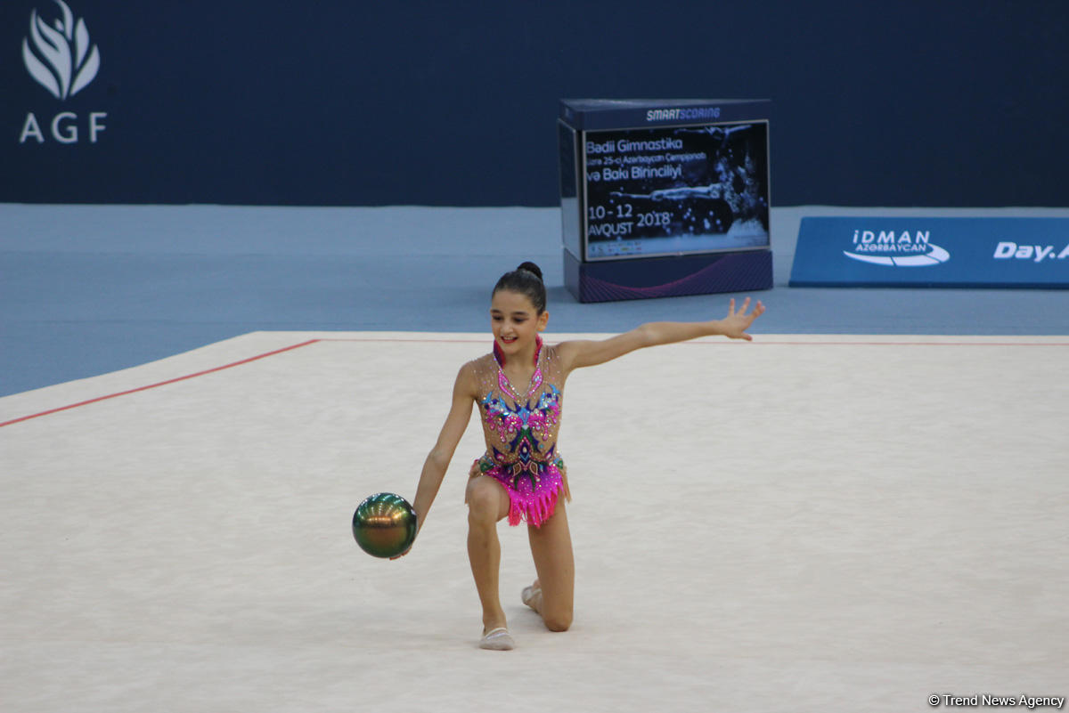 Bədii gimnastika üzrə 25-ci Azərbaycan çempionatı və Bakı birinciliyinin ikinci günü start götürüb (FOTO)