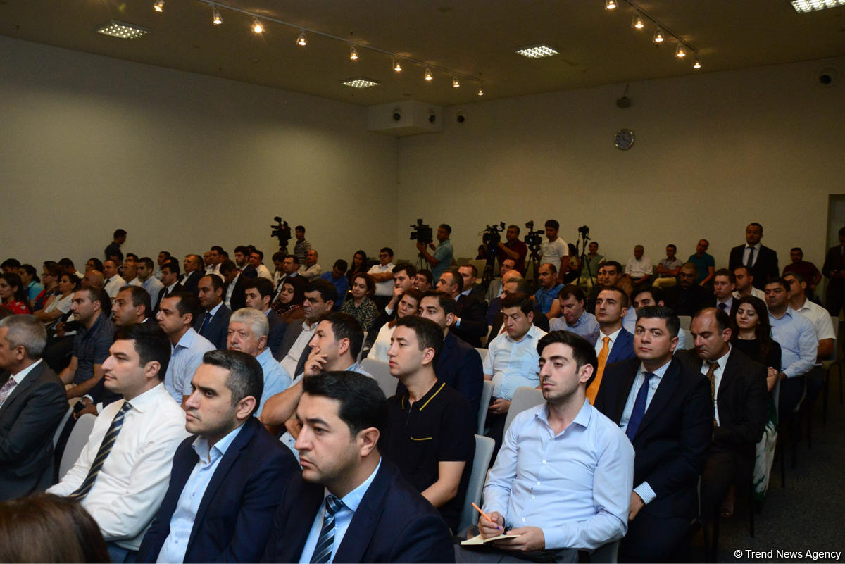Azərbaycan daha beş ölkədə Ticarət Evi açacaq (FOTO)