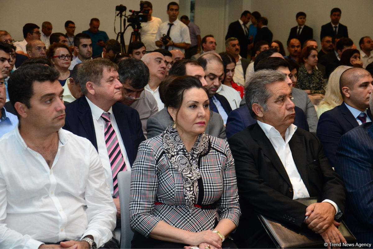 Azərbaycan daha beş ölkədə Ticarət Evi açacaq (FOTO)