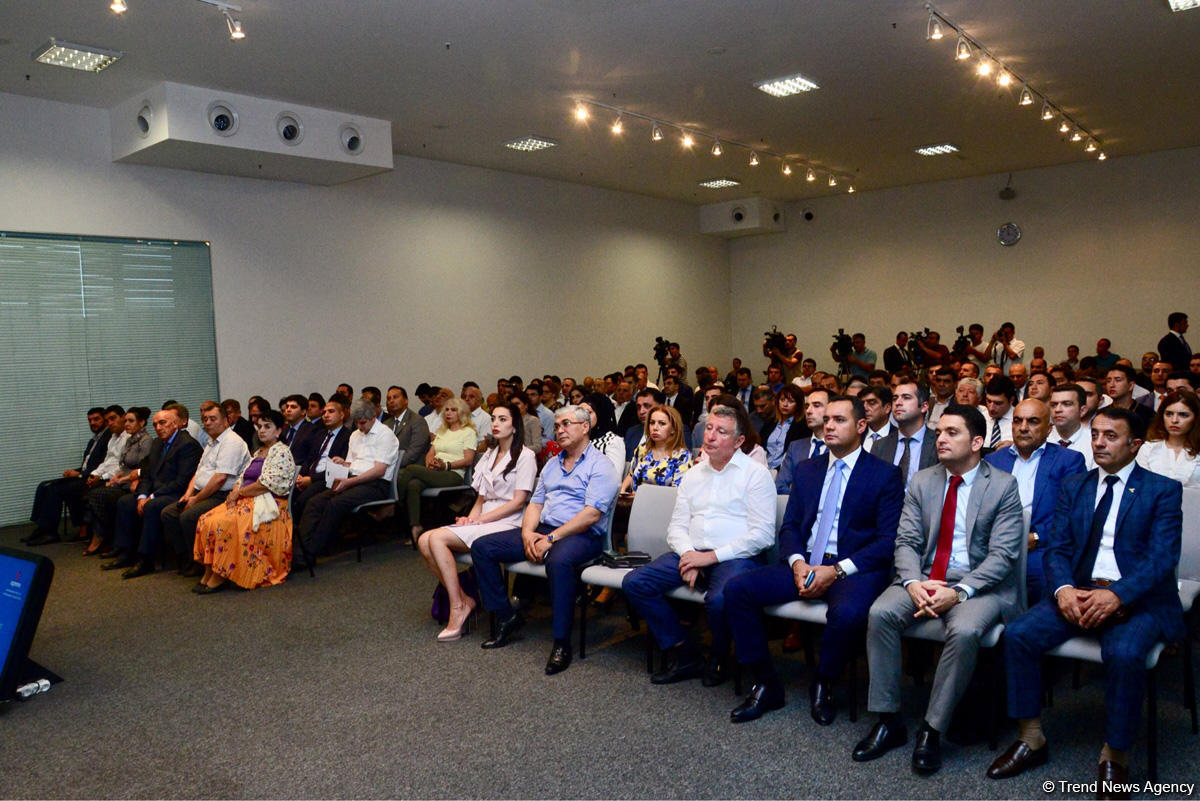 Azərbaycan daha beş ölkədə Ticarət Evi açacaq (FOTO)