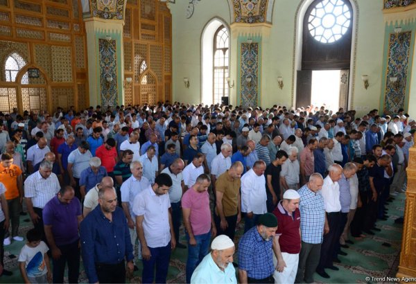 Bəzi ölkələrdə bayram namazı sabah qılınacaq, Azərbaycanda isə VAXT...