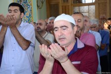 Azərbaycan məscidlərində bayram namazı qılınıb (FOTO)