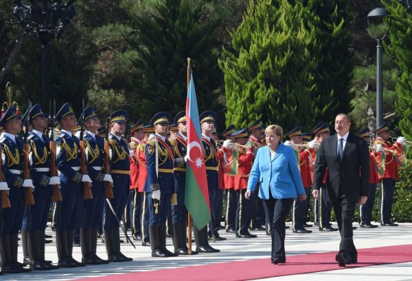 Almaniya Kanslerinin rəsmi qarşılanma mərasimi olub (FOTO)
