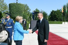 Almaniya Kanslerinin rəsmi qarşılanma mərasimi olub (FOTO)
