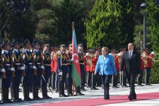 Almaniya Kanslerinin rəsmi qarşılanma mərasimi olub (FOTO)