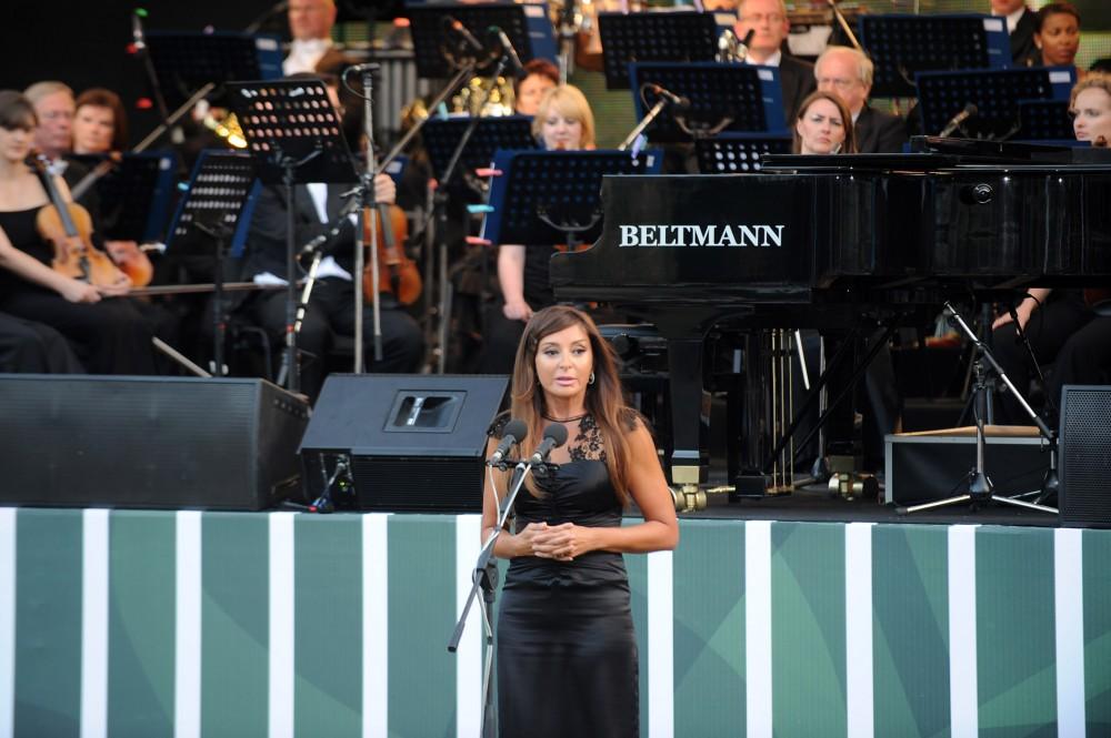 Mehriban Əliyeva: birinci xanım olmağın məsuliyyəti və sərhəd tanımayan xeyirxahlıq (FOTO)