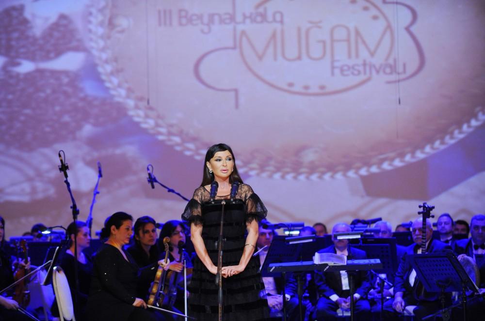 Mehriban Əliyeva: birinci xanım olmağın məsuliyyəti və sərhəd tanımayan xeyirxahlıq (FOTO)
