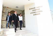 Prezident İlham Əliyev və birinci xanım Mehriban Əliyeva Heydər Əliyev Fondunun təşəbbüsü ilə inşa olunan Dəmirçi Arxeologiya Muzeyinin açılışında iştirak ediblər (FOTO)
