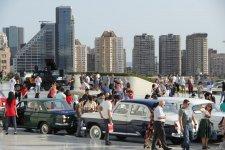 Azərbaycan Avtomobil Federasiyasının təşkilatçılığı ilə klassik avtomobillərin yürüşü və sərgisi keçirilib (FOTO)