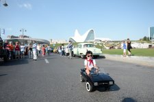 Azərbaycan Avtomobil Federasiyasının təşkilatçılığı ilə klassik avtomobillərin yürüşü və sərgisi keçirilib (FOTO)