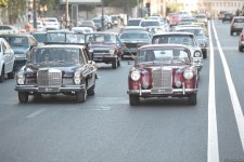 Azərbaycan Avtomobil Federasiyasının təşkilatçılığı ilə klassik avtomobillərin yürüşü və sərgisi keçirilib (FOTO)