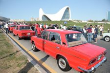 Azərbaycan Avtomobil Federasiyasının təşkilatçılığı ilə klassik avtomobillərin yürüşü və sərgisi keçirilib (FOTO)
