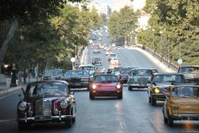 Azərbaycan Avtomobil Federasiyasının təşkilatçılığı ilə klassik avtomobillərin yürüşü və sərgisi keçirilib (FOTO)