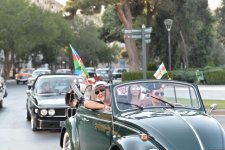 Azərbaycan Avtomobil Federasiyasının təşkilatçılığı ilə klassik avtomobillərin yürüşü və sərgisi keçirilib (FOTO)
