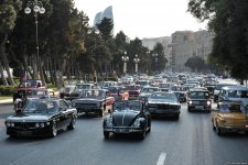 Azərbaycan Avtomobil Federasiyasının təşkilatçılığı ilə klassik avtomobillərin yürüşü və sərgisi keçirilib (FOTO)