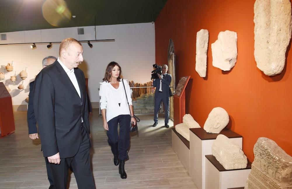 Prezident İlham Əliyev və birinci xanım Mehriban Əliyeva Heydər Əliyev Fondunun təşəbbüsü ilə inşa olunan Dəmirçi Arxeologiya Muzeyinin açılışında iştirak ediblər (FOTO)
