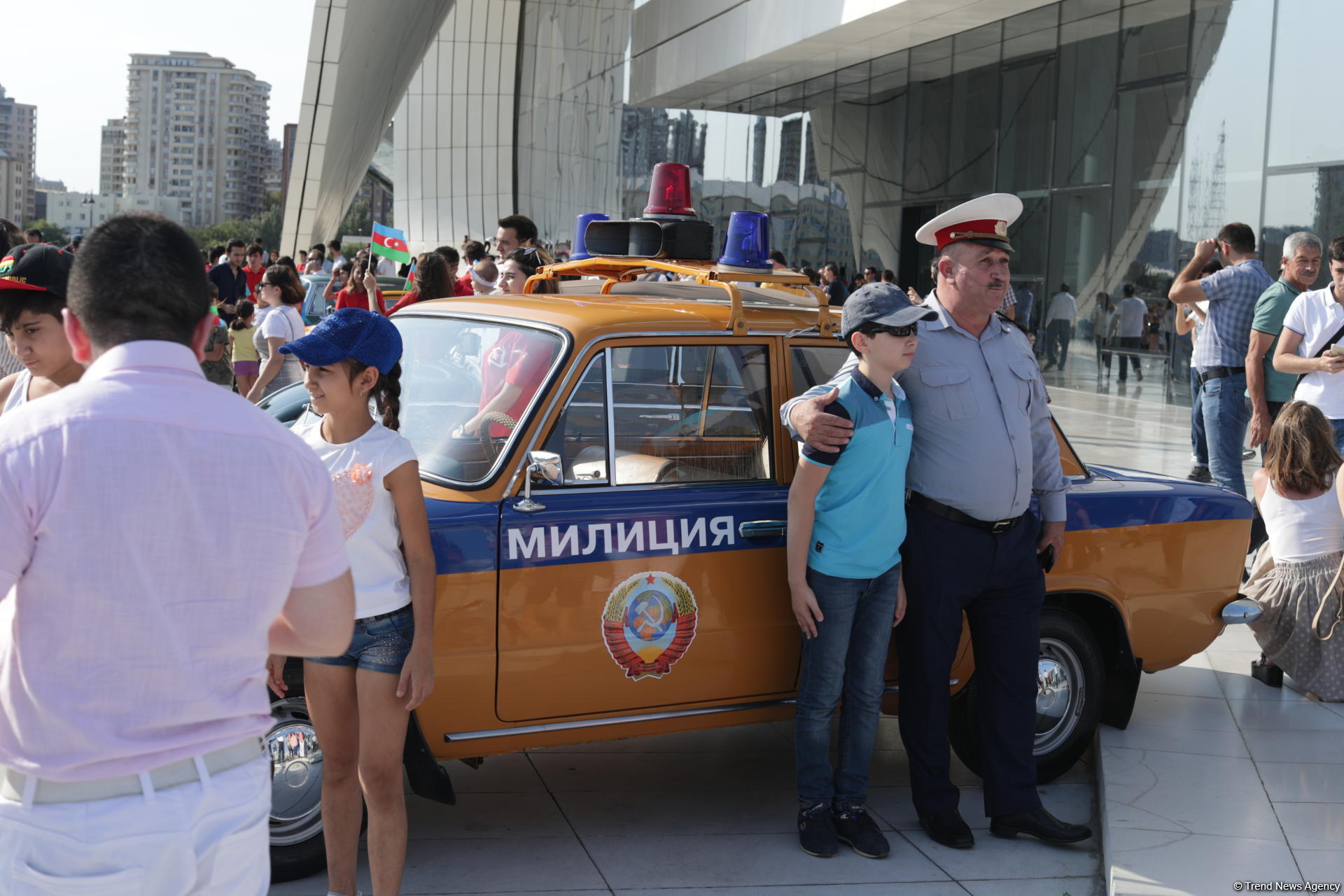 Azərbaycan Avtomobil Federasiyasının təşkilatçılığı ilə klassik avtomobillərin yürüşü və sərgisi keçirilib (FOTO)