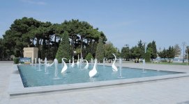 Birinci vitse-prezident Mehriban Əliyevanın təşəbbüsü ilə Bakının tarixi rəmzlərindən olan “Qu quşları” fəvvarəsi yenidən qurulub (FOTO)