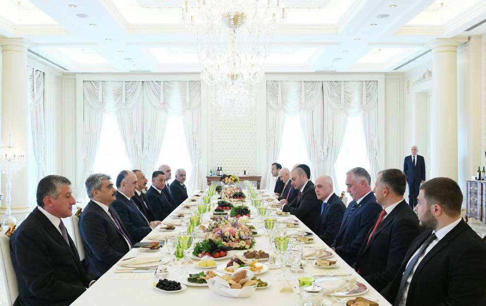 Prezident İlham Əliyev: Azərbaycan və Gürcüstan ticarət dövriyyəsinin artırılması ilə bağlı əlavə səylər göstərməlidir (FOTO) (YENİLƏNİB-2)