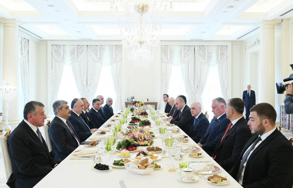 Prezident İlham Əliyev: Azərbaycan və Gürcüstan ticarət dövriyyəsinin artırılması ilə bağlı əlavə səylər göstərməlidir (FOTO) (YENİLƏNİB-2)