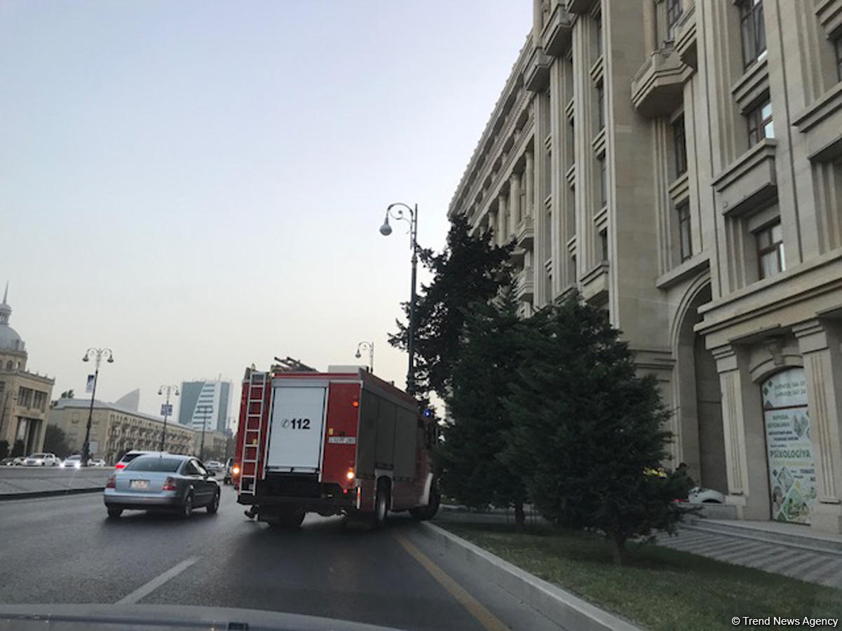 Nərimanovda yaşayış binasında yanğın olub (FOTO)