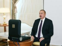 Biometrik göstəriciləri özündə əks etdirən bir nömrəli yeni nəsil şəxsiyyət vəsiqəsi Prezident İlham Əliyevə təqdim olunub (FOTO) (YENİLƏNİB)