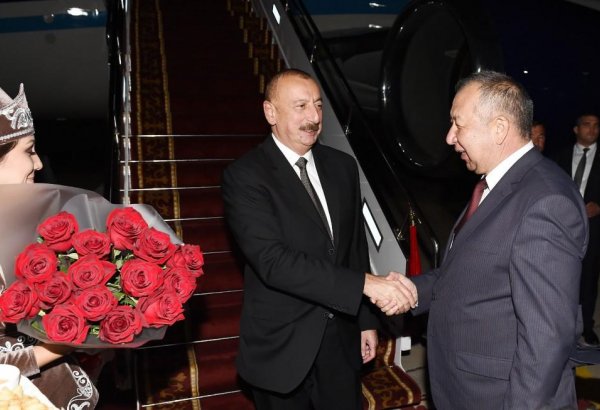 Azərbaycan Prezidenti İlham Əliyev Qırğız Respublikasına səfərə gəlib (FOTO)