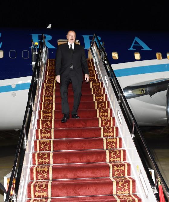 Azərbaycan Prezidenti İlham Əliyev Qırğız Respublikasına səfərə gəlib (FOTO)