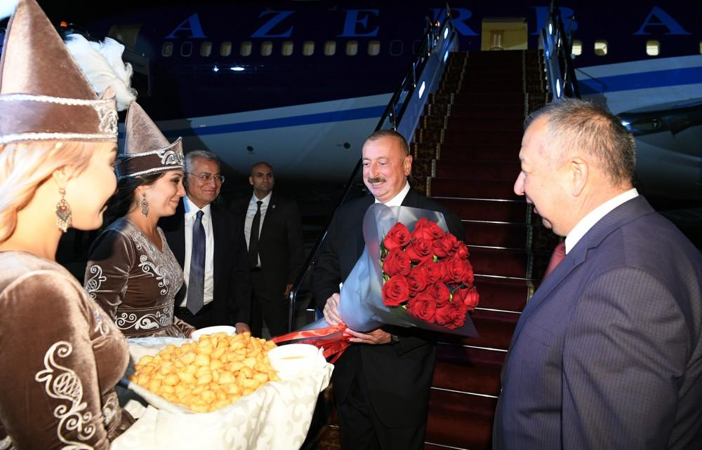 Azərbaycan Prezidenti İlham Əliyev Qırğız Respublikasına səfərə gəlib (FOTO)