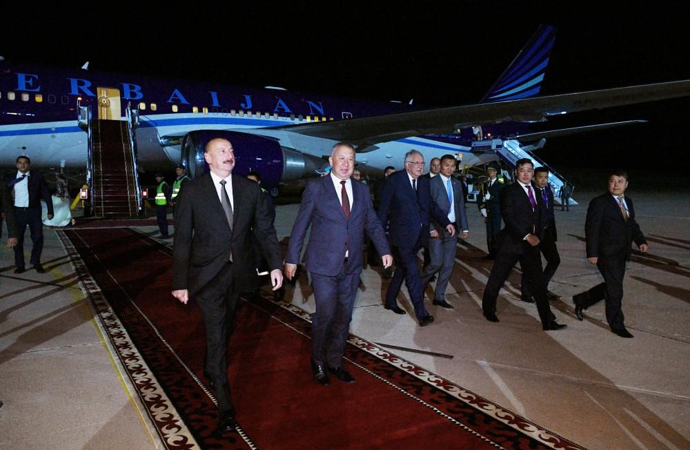 Azərbaycan Prezidenti İlham Əliyev Qırğız Respublikasına səfərə gəlib (FOTO)