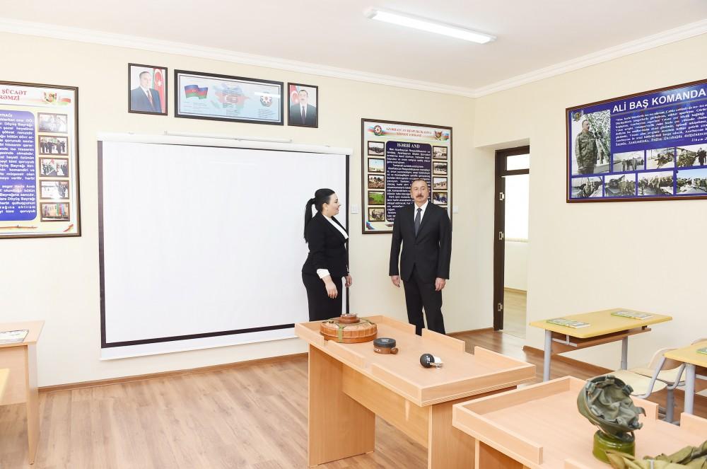 Prezident İlham Əliyev 227 saylı tam orta məktəbdə yaradılan şəraitlə tanış olub (FOTO) (YENİLƏNİB)