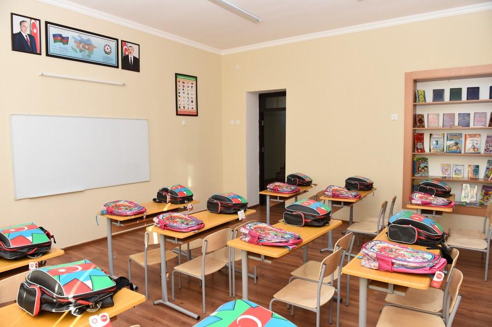 Prezident İlham Əliyev 227 saylı tam orta məktəbdə yaradılan şəraitlə tanış olub (FOTO) (YENİLƏNİB)