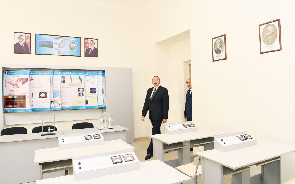 Prezident İlham Əliyev 2 nömrəli texniki-humanitar liseydə yaradılan şəraitlə tanış olub (FOTO) (YENİLƏNİB)