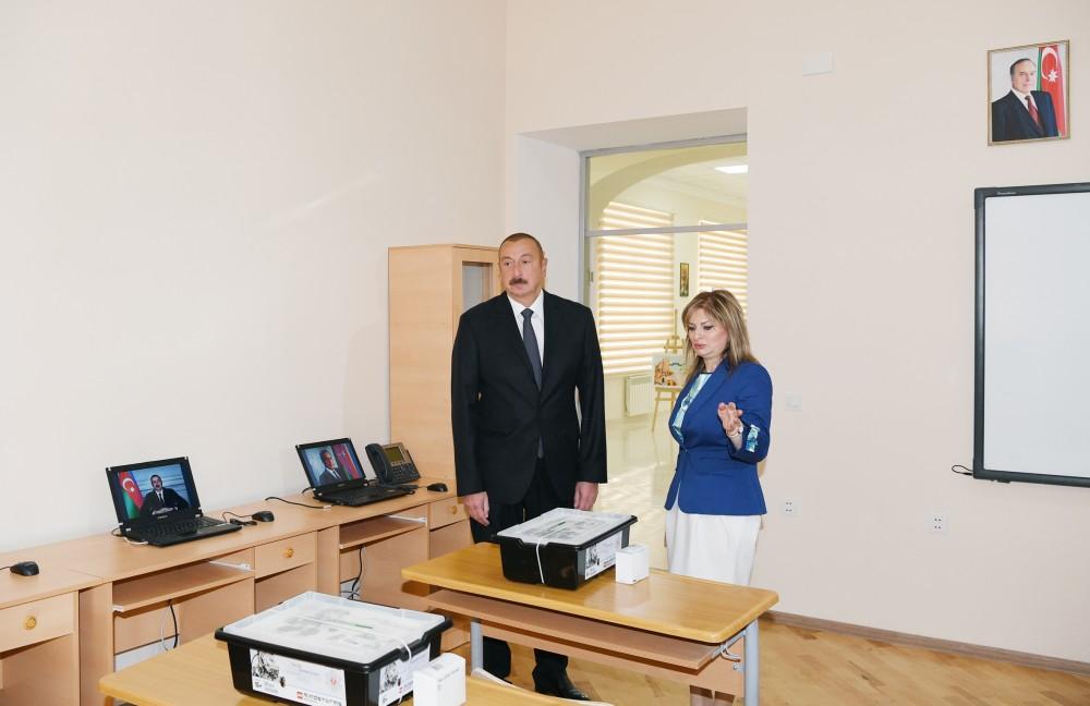Azərbaycan Prezidenti 8 nömrəli tam orta məktəbdə əsaslı təmirdən sonra yaradılan şəraitlə tanış olub (FOTO) (YENİLƏNİB)