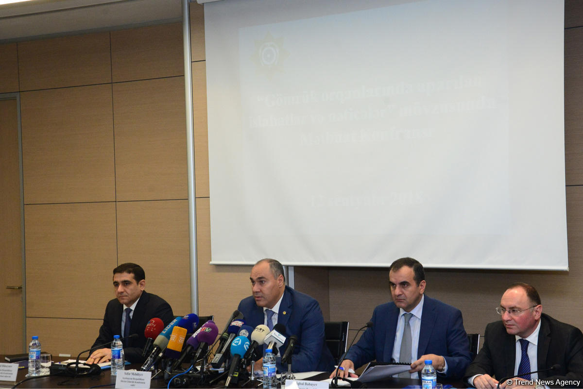 Gömrükdən narkotik keçirməyə cəhd edən 169 nəfər saxlanılıb - 26-sı qadındır (FOTO) (YENİLƏNİB)