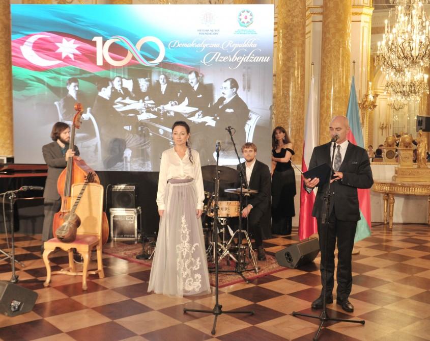Heydər Əliyev Fondunun təşkilatçılığı ilə Azərbaycan Xalq Cümhuriyyətinin 100 illiyi Varşavada qeyd edilib (FOTO)