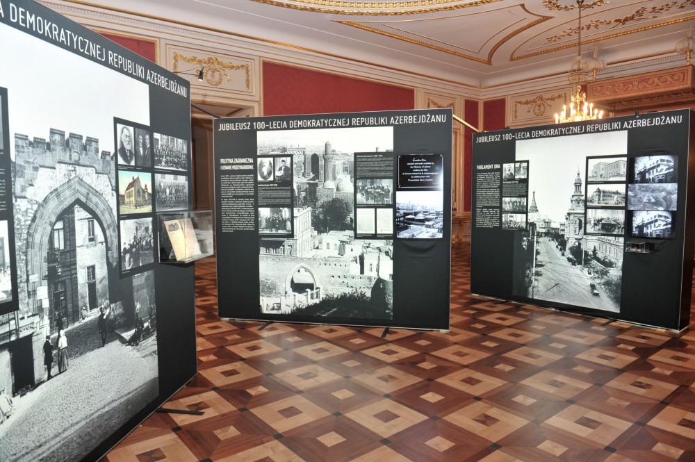 Heydər Əliyev Fondunun təşkilatçılığı ilə Azərbaycan Xalq Cümhuriyyətinin 100 illiyi Varşavada qeyd edilib (FOTO)