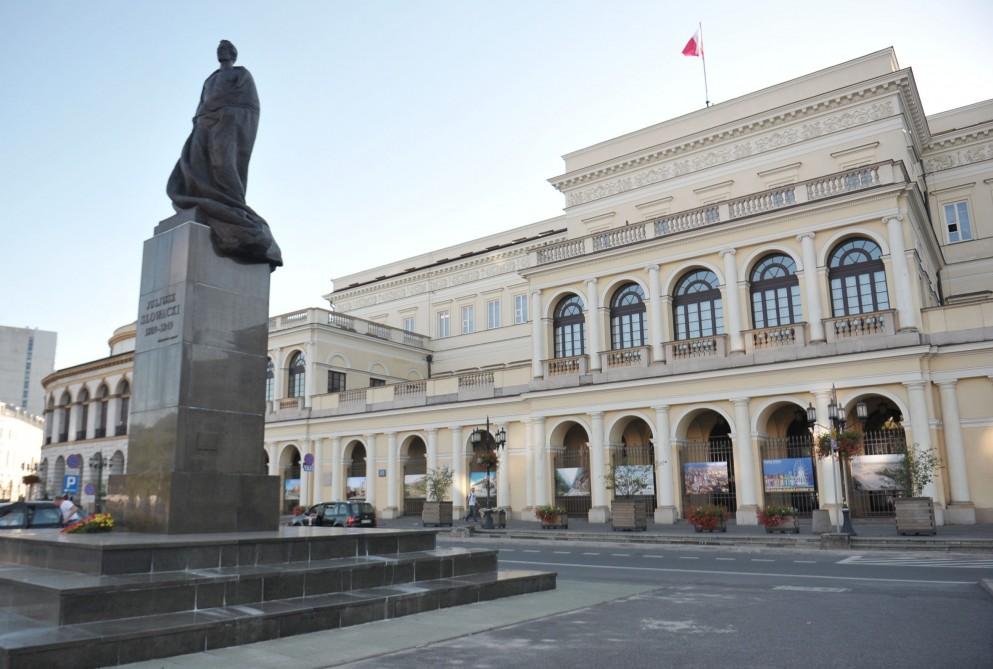 Heydər Əliyev Fondunun təşkilatçılığı ilə Azərbaycan Xalq Cümhuriyyətinin 100 illiyi Varşavada qeyd edilib (FOTO)