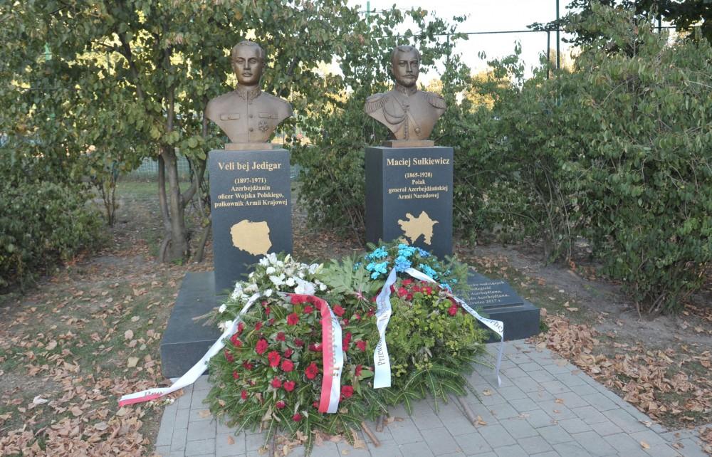 Heydər Əliyev Fondunun təşkilatçılığı ilə Azərbaycan Xalq Cümhuriyyətinin 100 illiyi Varşavada qeyd edilib (FOTO)