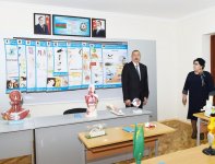 Prezident İlham Əliyev Maştağada 187 nömrəli tam orta məktəbdə əsaslı təmirdən sonra yaradılan şəraitlə tanış olub (FOTO) (YENİLƏNİB)