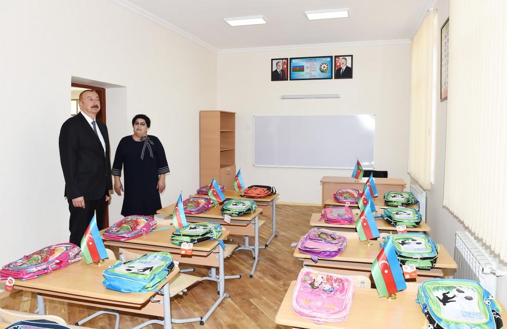 Prezident İlham Əliyev Maştağada 187 nömrəli tam orta məktəbdə əsaslı təmirdən sonra yaradılan şəraitlə tanış olub (FOTO) (YENİLƏNİB)